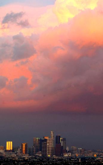 USA - Regenstimmung über Los Angeles von epa Armando Arorizo