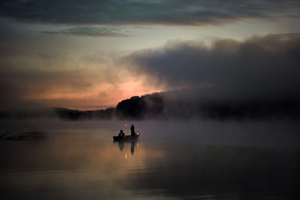 Fishing before the dawn von Eric Zhang