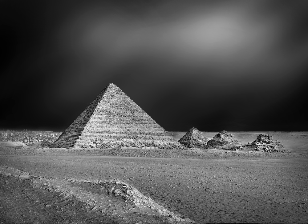 PYRAMIDS von Essam Abdollh Al Hedek