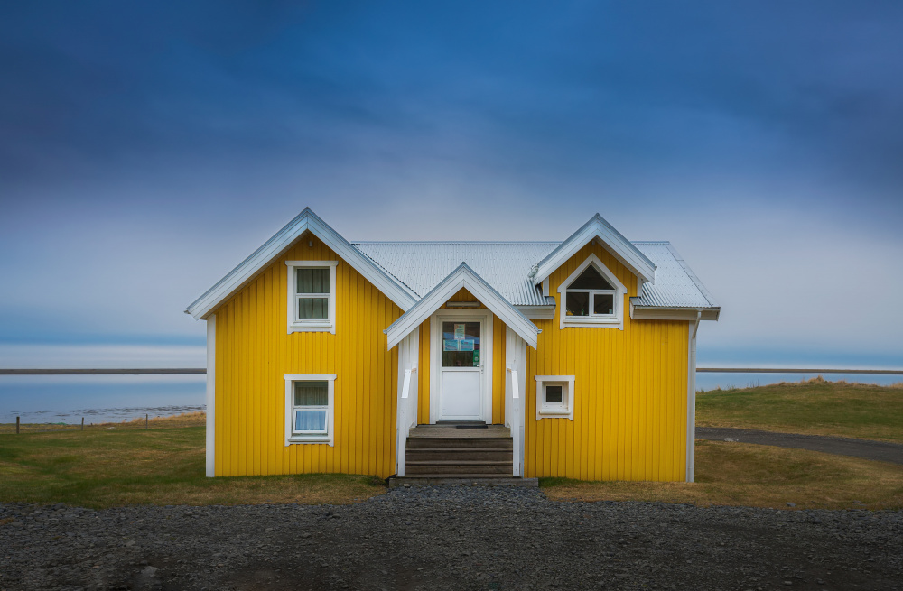 A Yellow House von Eugenio Pastor Benjumeda