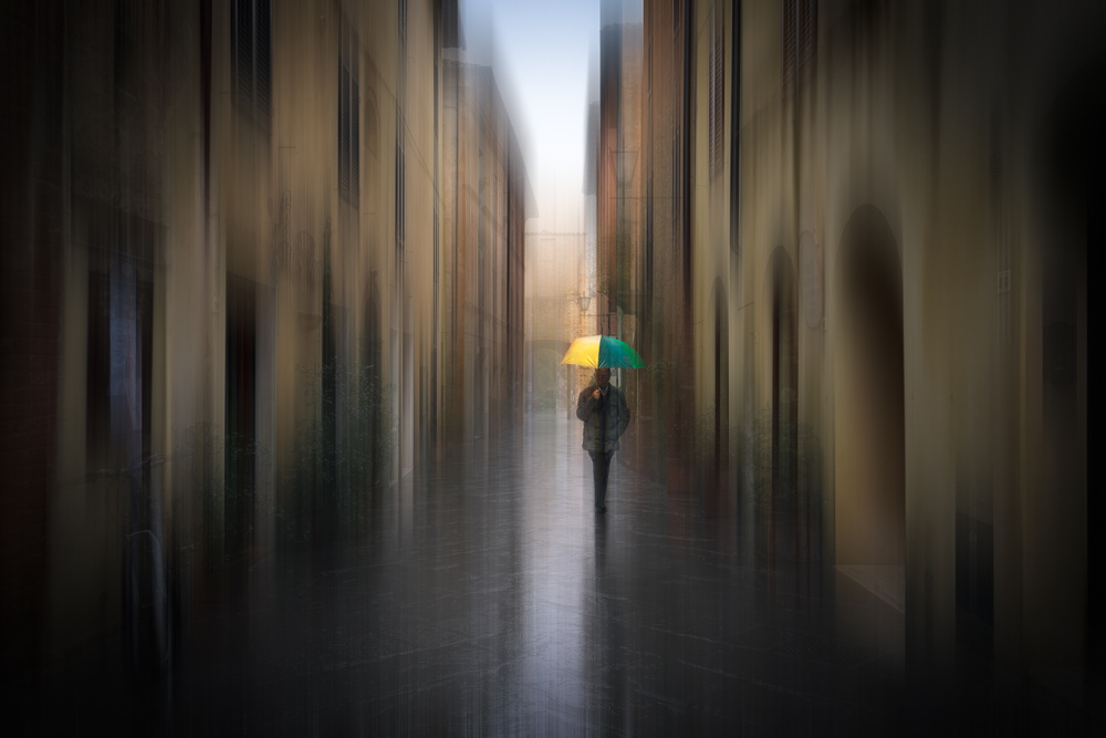 A Man with Umbrella von Eunice Kim