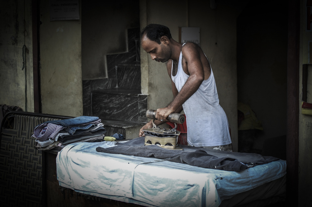 Ironing von Eyal Alcalay