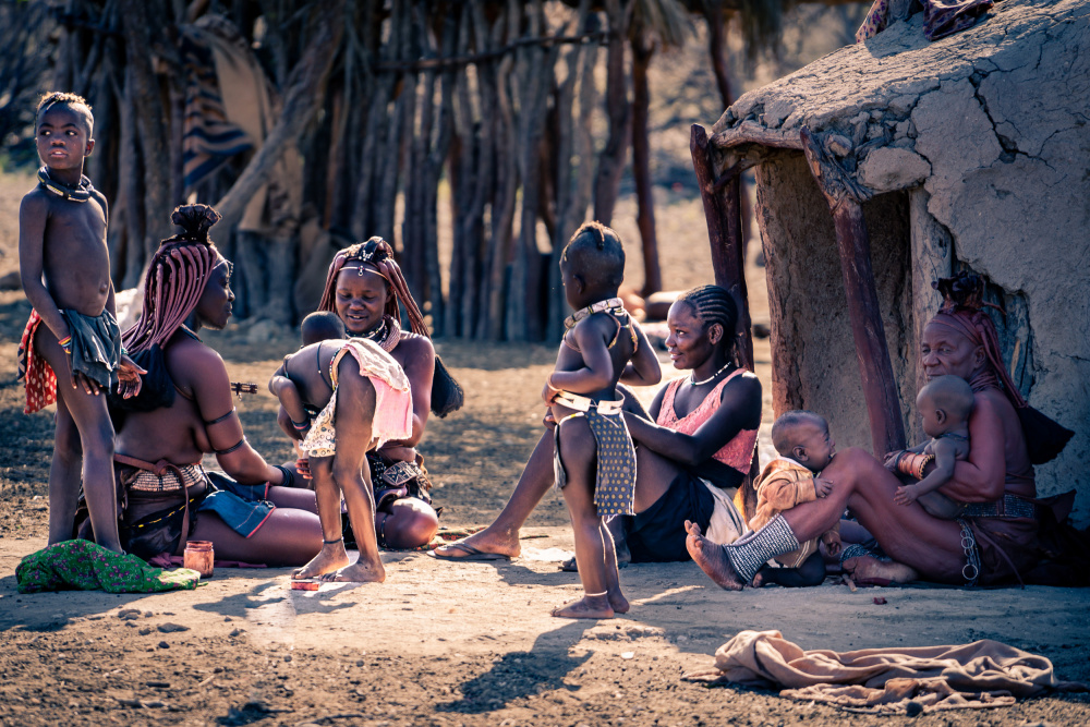 Himba family von Eyal Alcalay