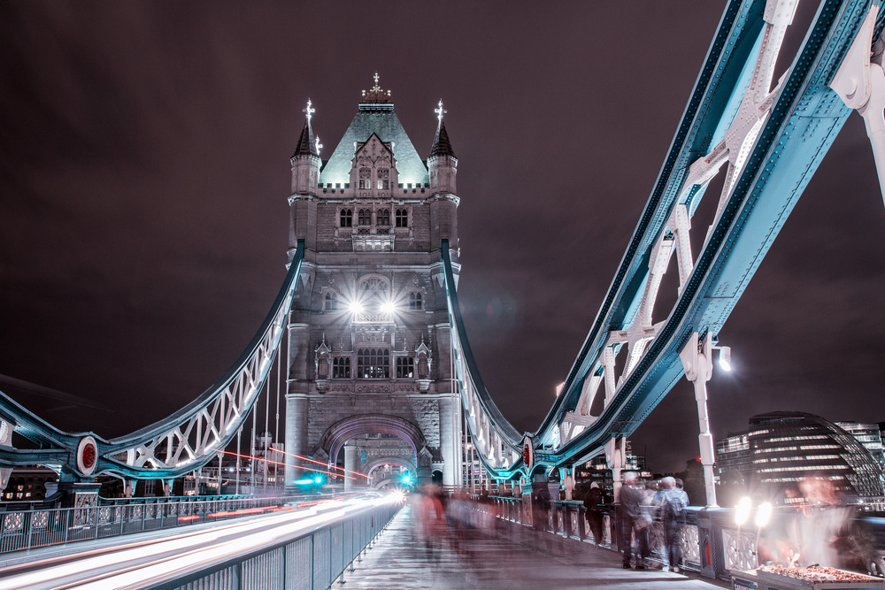 Tower Bridge Night Life von Fabien Bravin