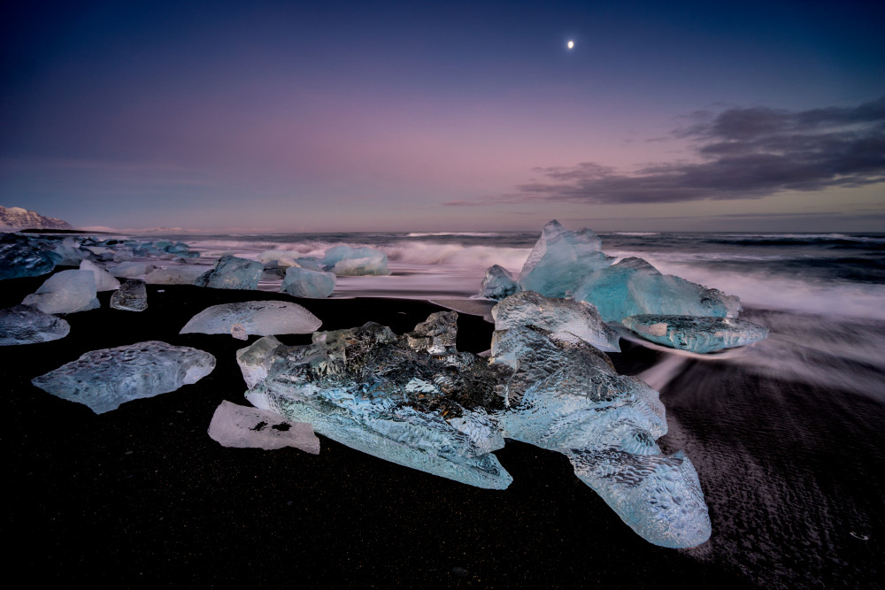 Black Sand Beach von Fabiola Forns