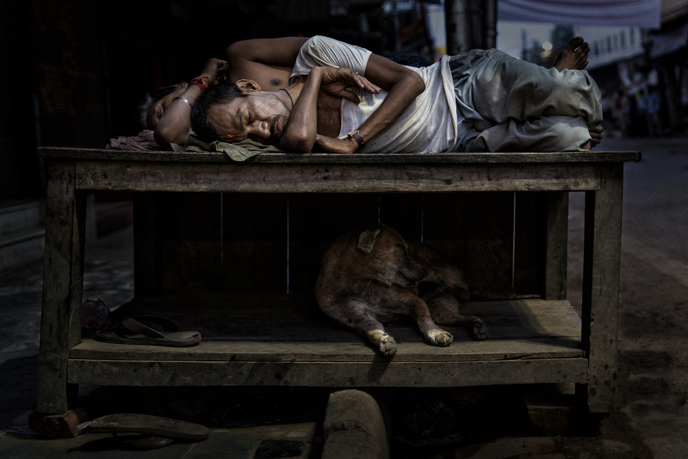 The sleeping friends von Fadhel Almutaghawi