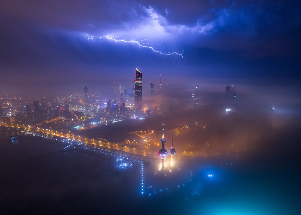 Fog and Lightning in Kuwait City von Faisal ALnomas