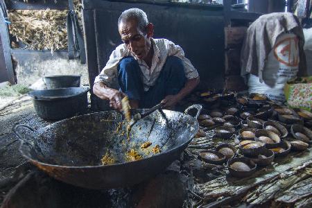 Mr. palm sugar maker