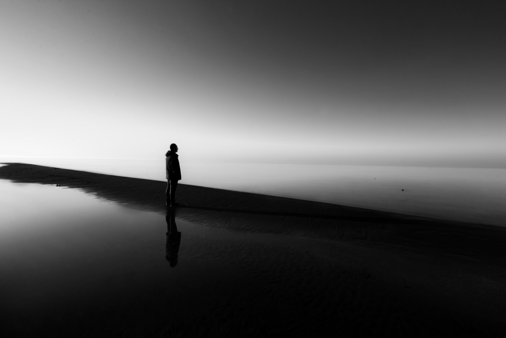 Alone among light and darkness von farshad boroomand