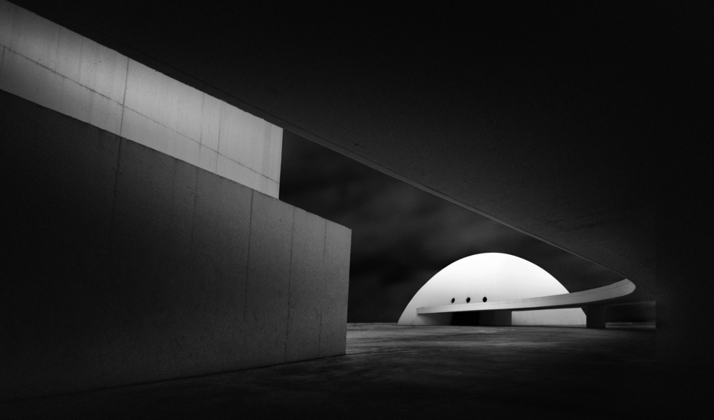 Niemeyer Dome von Fatima Qader