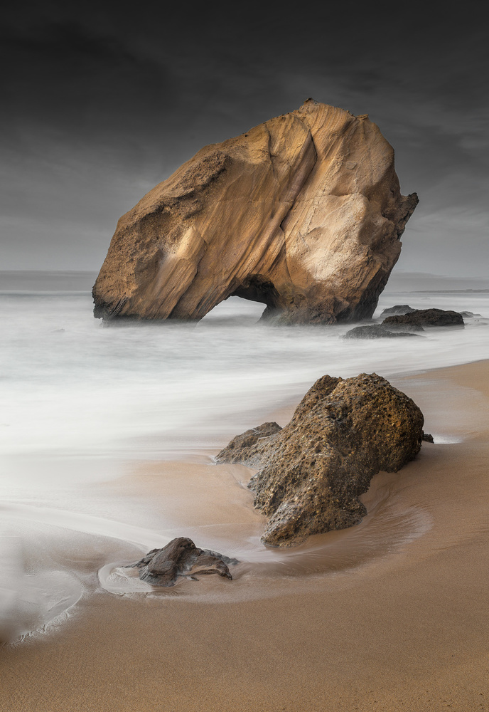 Under a Stormy Sky von Fernando Piçarra