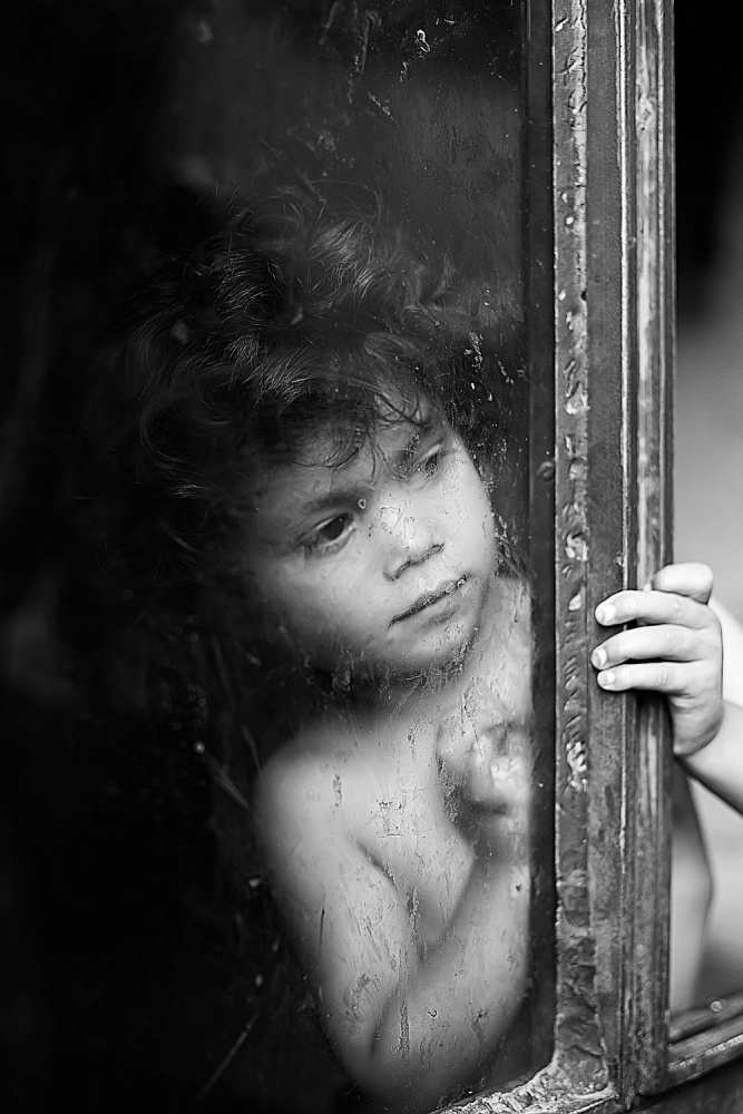 child on the window von Fikret Kabay