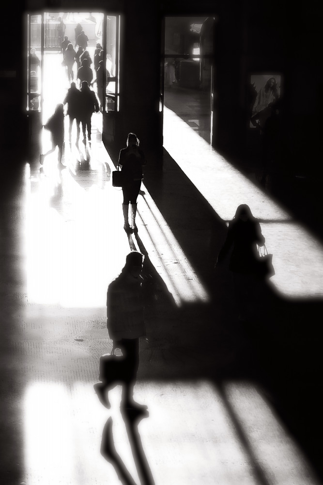 Waiting Girl von Filippo Manini