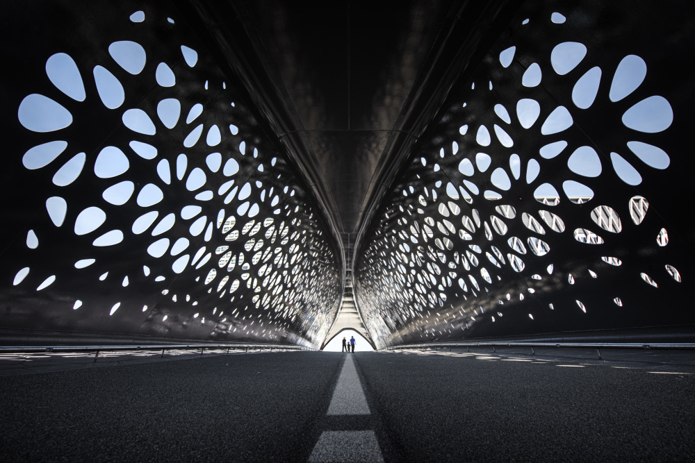 under the bridge von fotomarion