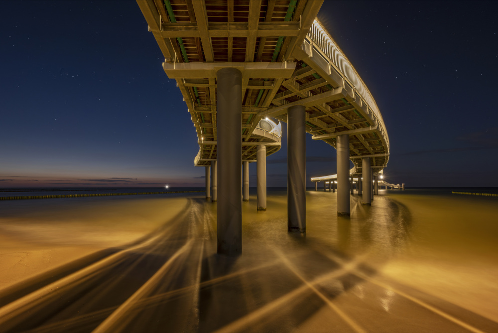 under the bridge von fotomarion