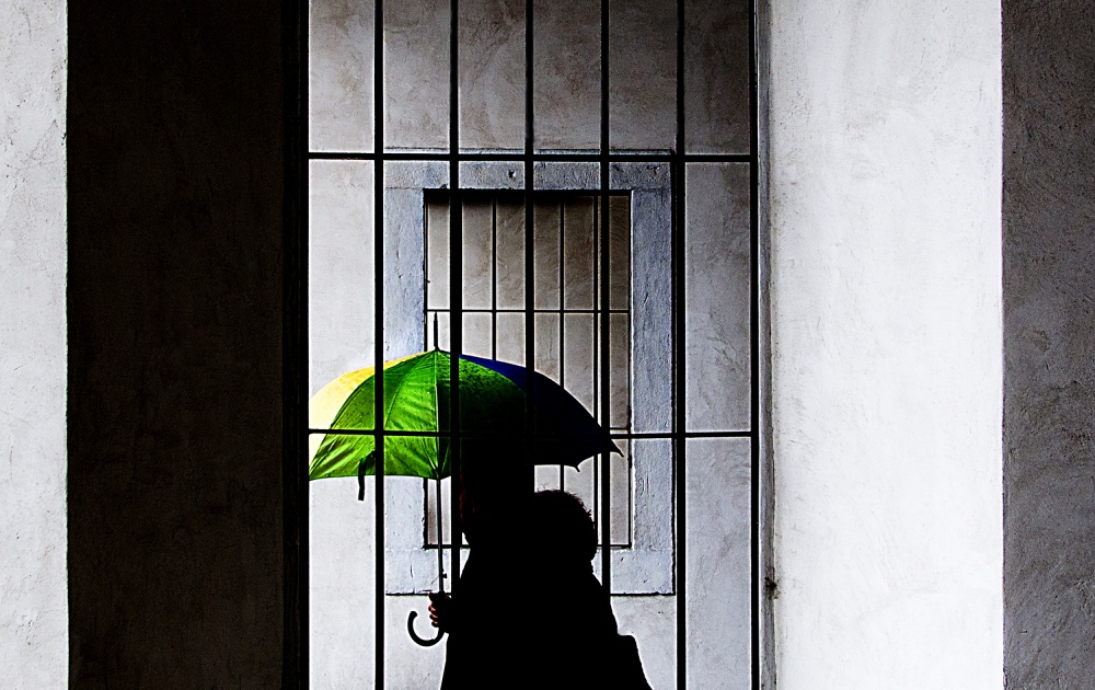 yellow, green and blue umbrella von Franco Maffei