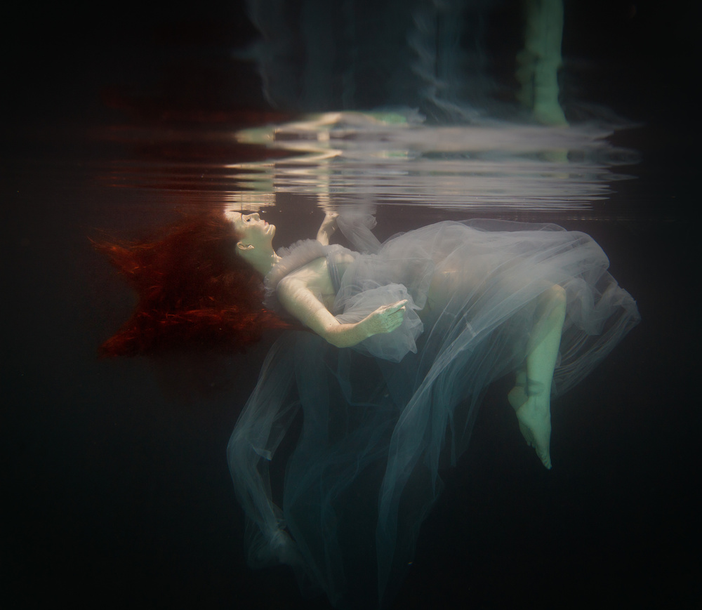 Beneath von Gabriela Slegrova