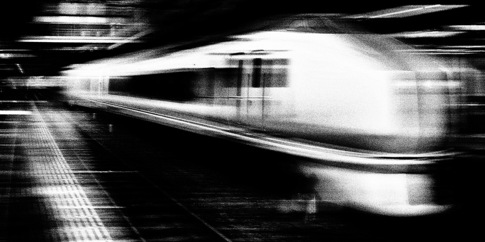 Express Train - Omiya Station, Japan von Gary E. Karcz