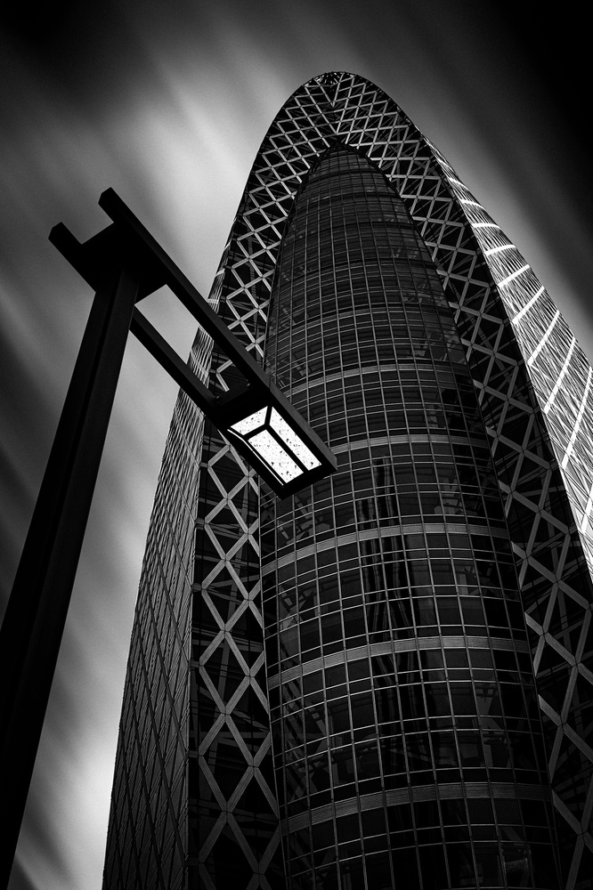 Tokyo Building von Gary E. Karcz