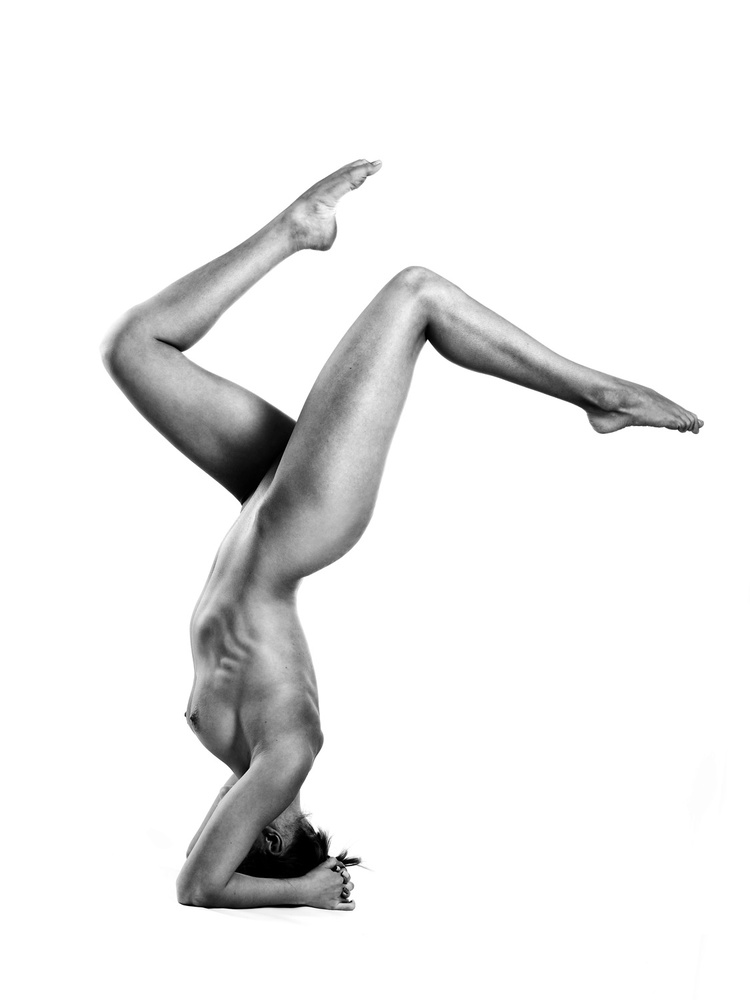 Acrobatic nude 4 von Gene Oryx