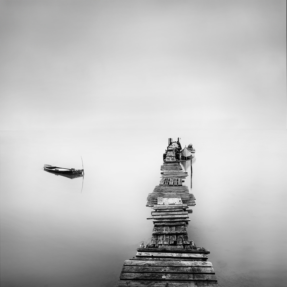 Old Pier and Sunken Boat von George Digalakis