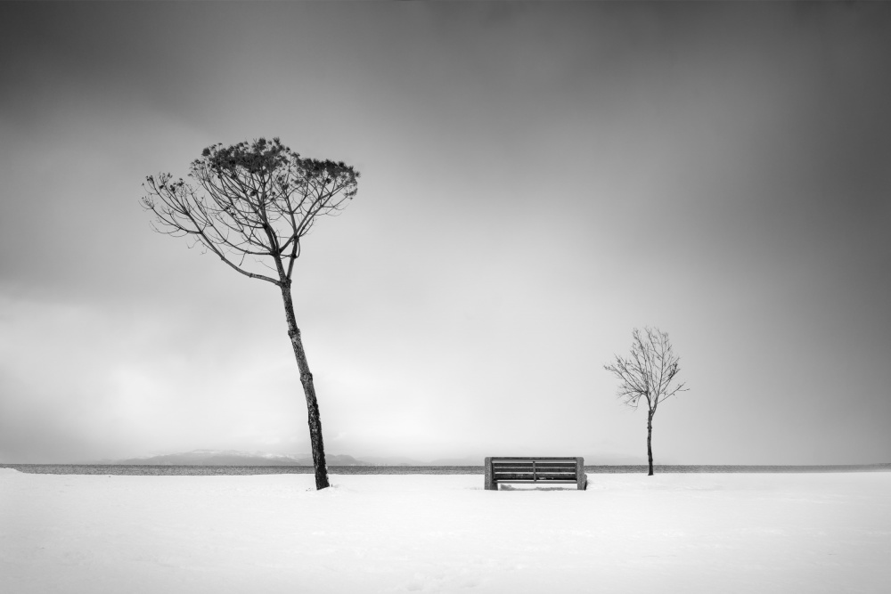 Three on the Beach von George Digalakis