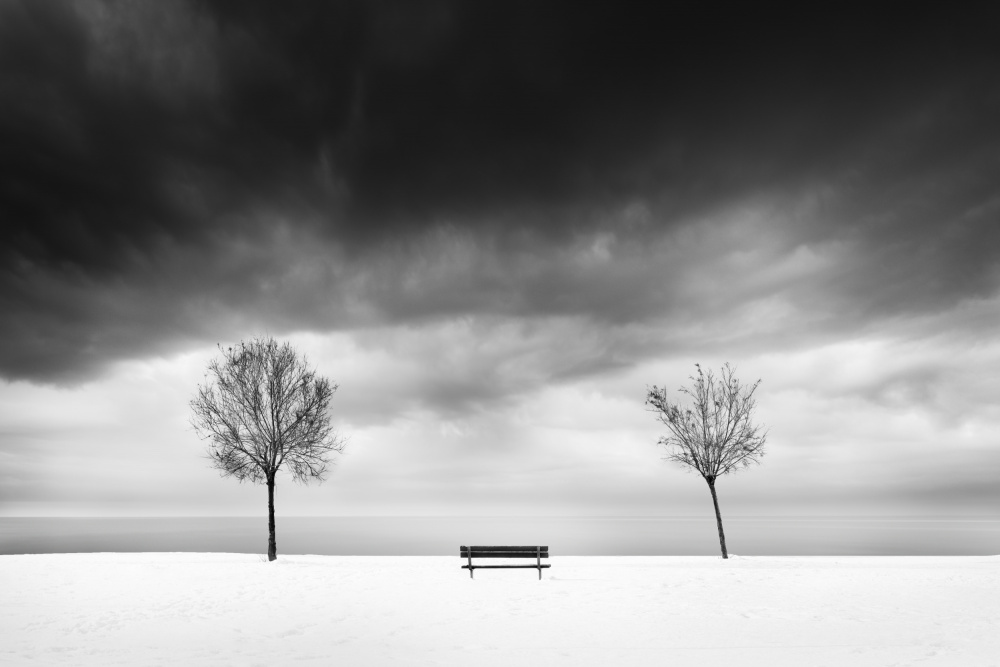 Three on the Beach II von George Digalakis