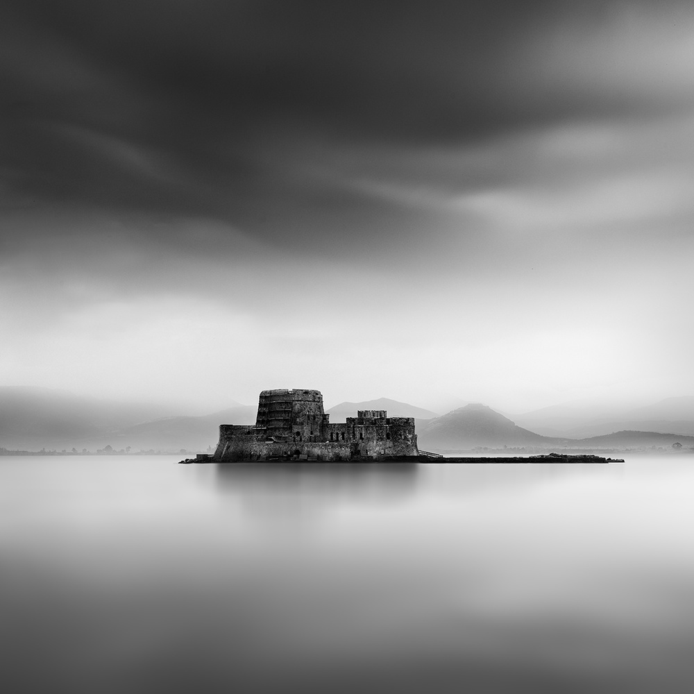 Floating Castle von George Digalakis