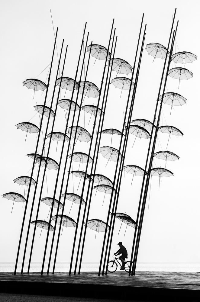 Under the Umbrellas von George Digalakis