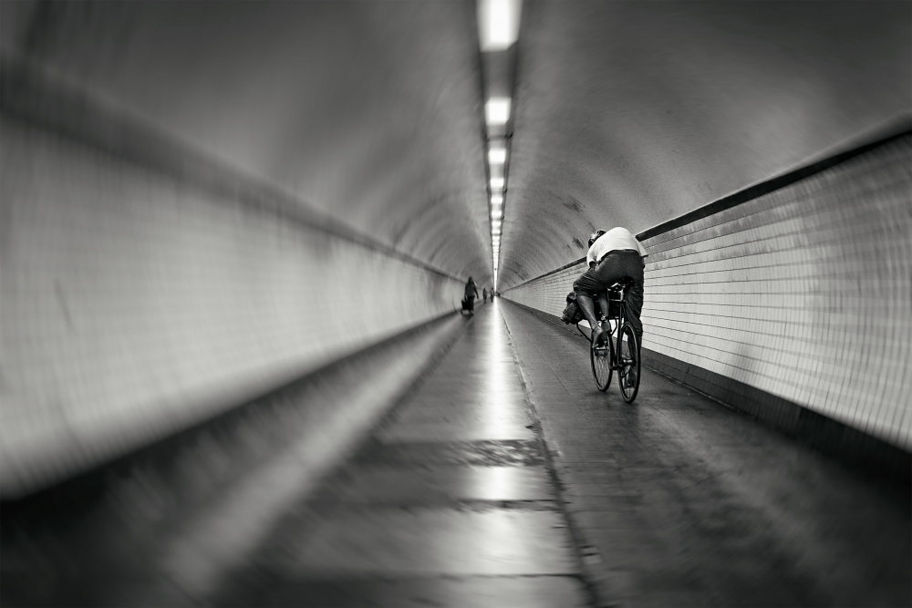 Crossing St. Annas von Gerard Valckx