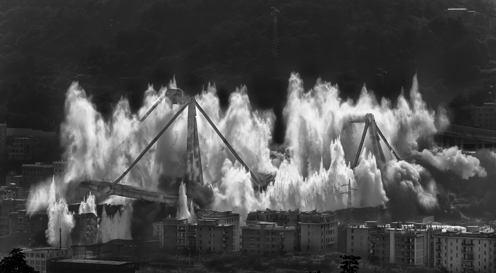 implosion von Giorgio Dellacasa