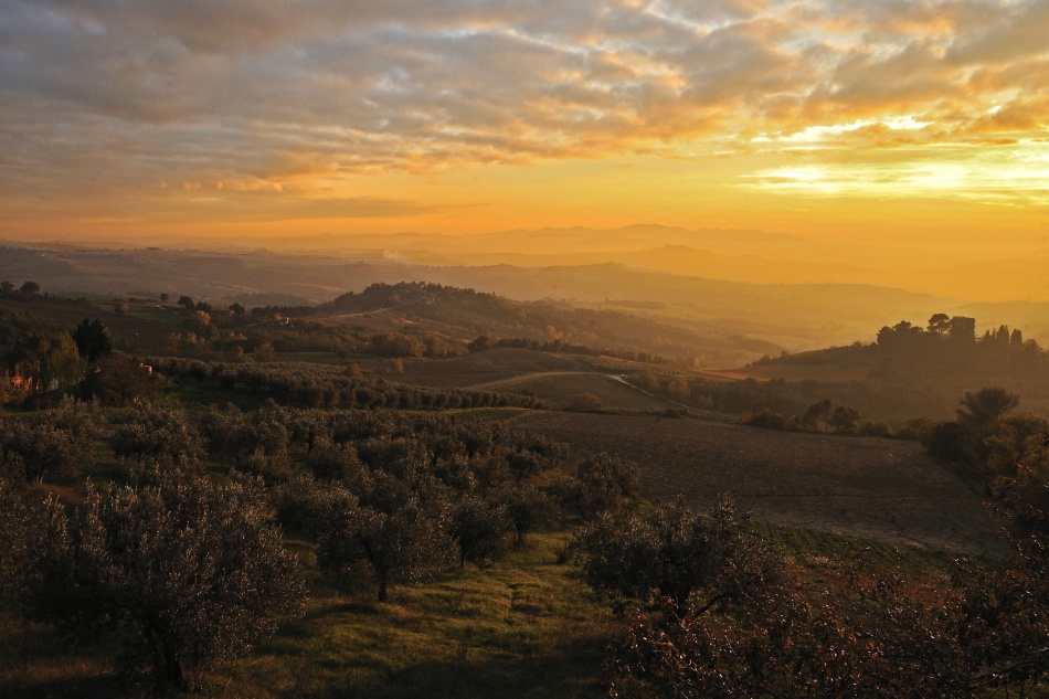 Sunset on the hills, Umbria von Giorgio Dellacasa