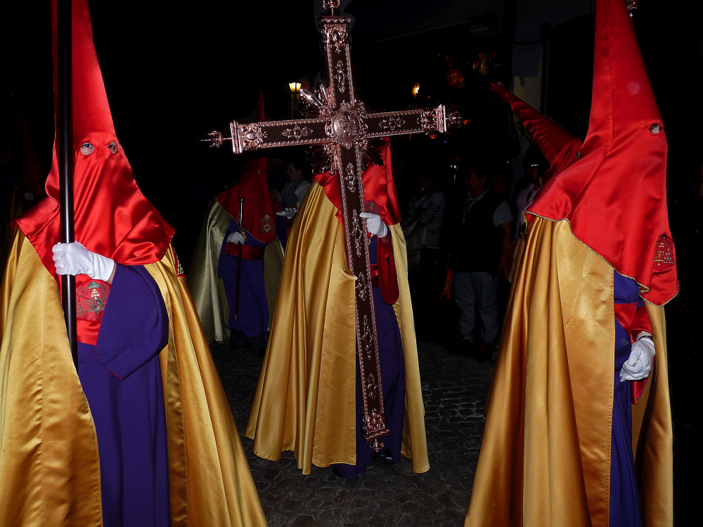 Holy Week Procession in Granada von Giorgio Pizzocaro