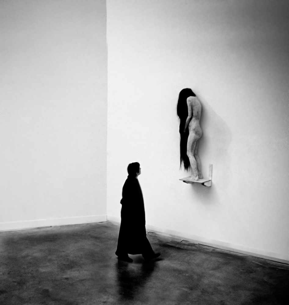 The man and the statue. Venice Biennale von Giovanni Cavalli