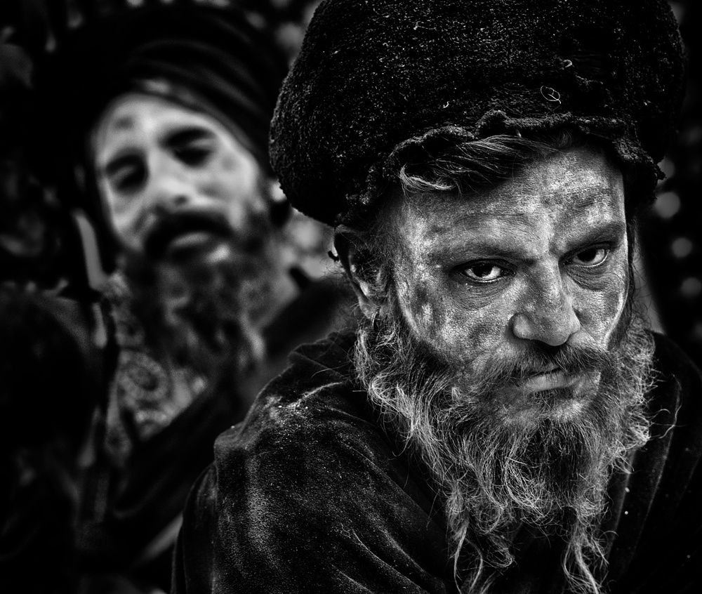 Holy men in Kumbha Mela, Allahabad von Giovanni Cavalli