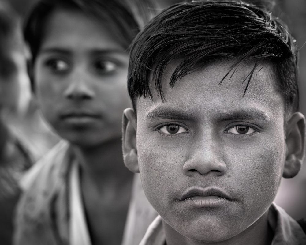 Boys in a village near New Delhi von Giovanni Cavalli