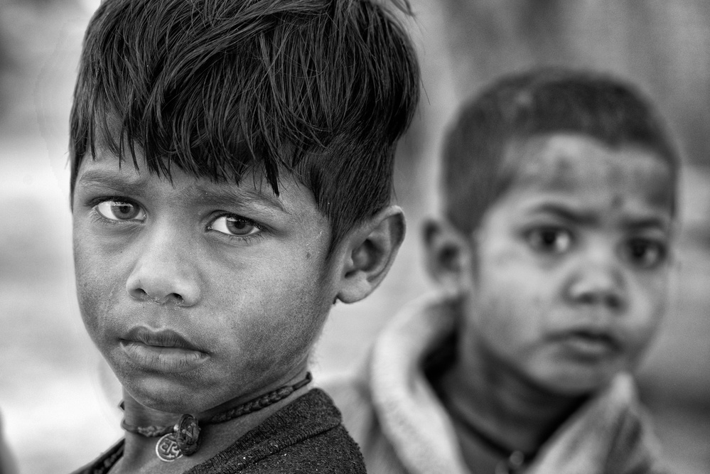 Children in a village von Giovanni Cavalli