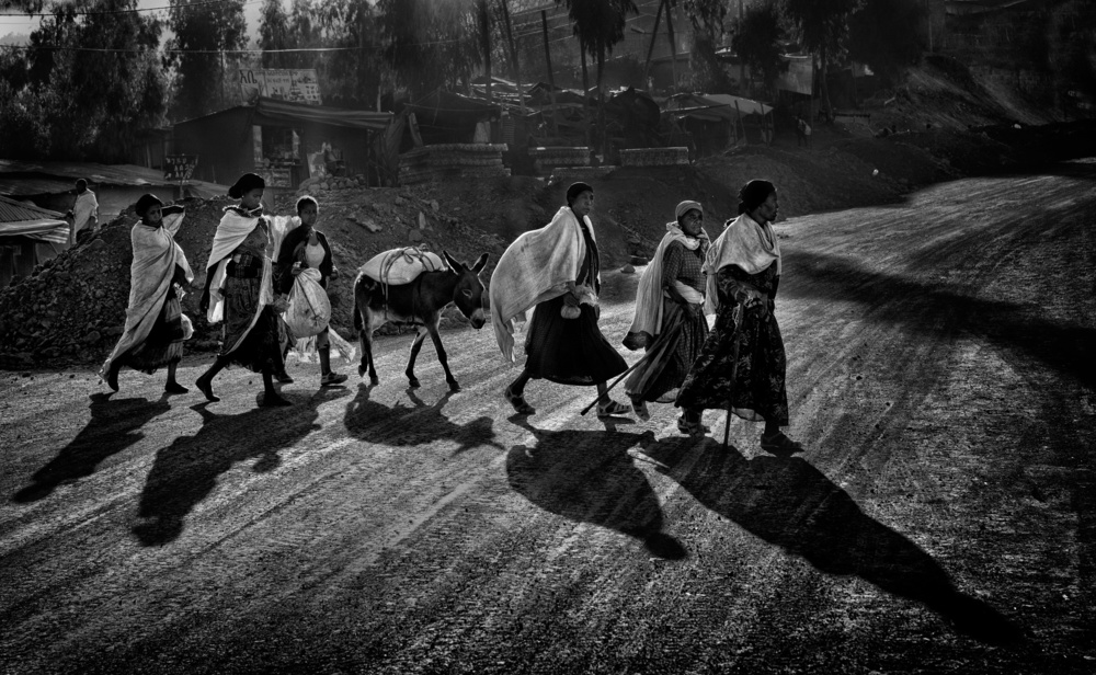 From the village to the market, Lalibela von Giovanni Cavalli