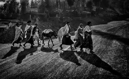 From the village to the market, Lalibela