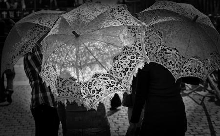 Chatting under the umbrellas