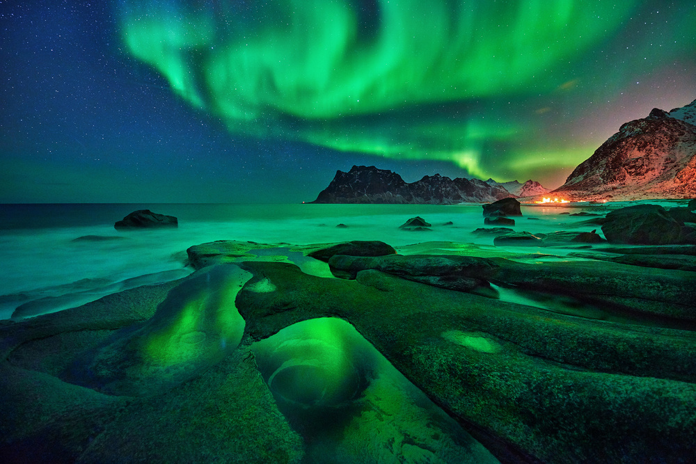 Evening walks on the beach von Grzegorz Lewandowski