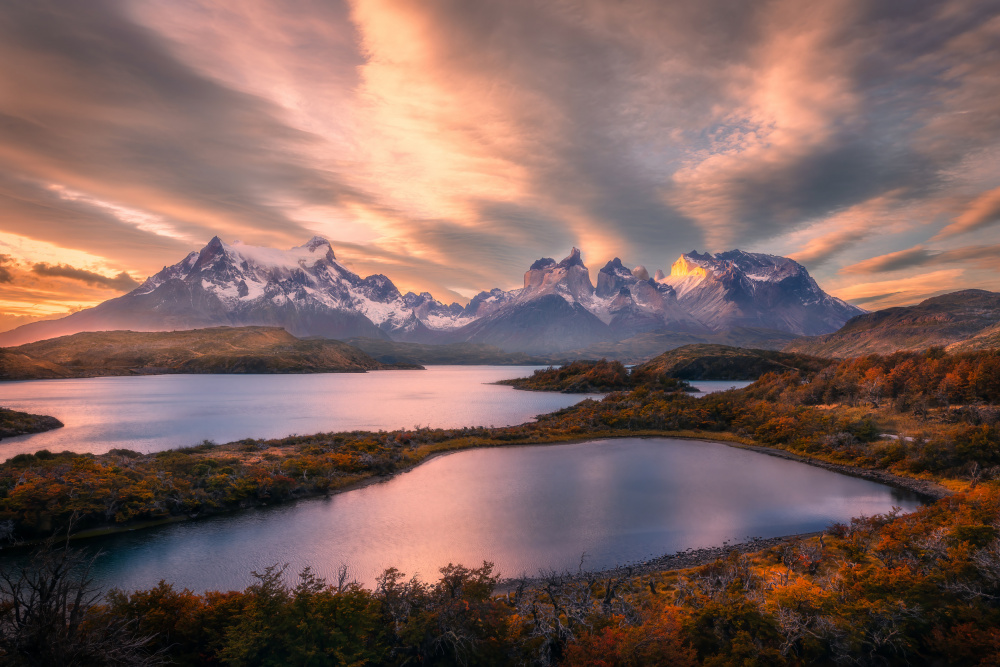 Autumn at Torres del Paine von Gu and Hongchao