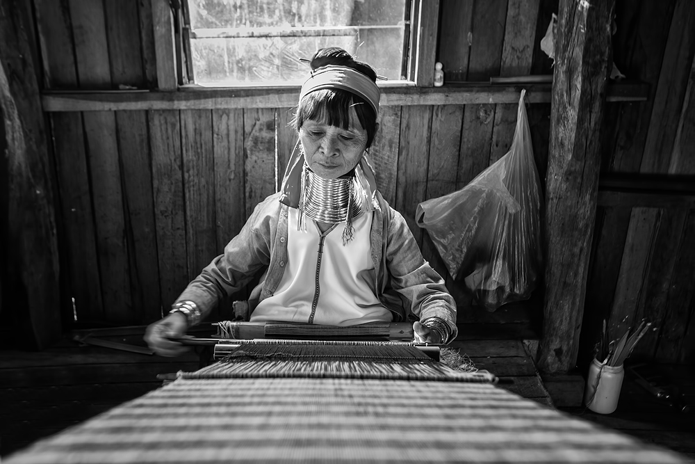 Padaung Woman von Gunarto Song