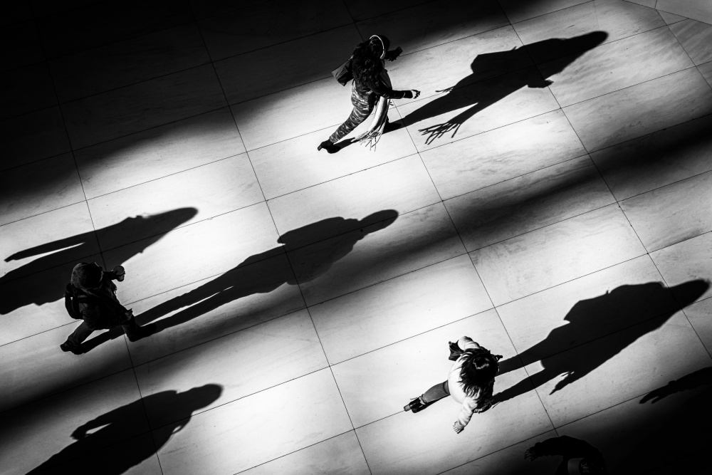 People and shadows von Hana Peskova