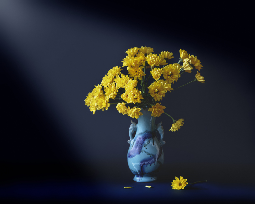 Yellow flowers von Hannah Zhang