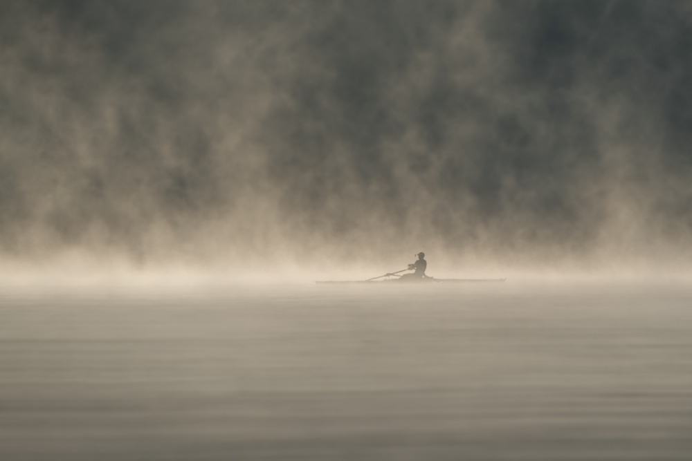 Morning exercise in the mist von Hannah Zhang