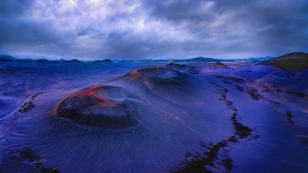 Serenity Over The Craters von Hanping Xiao