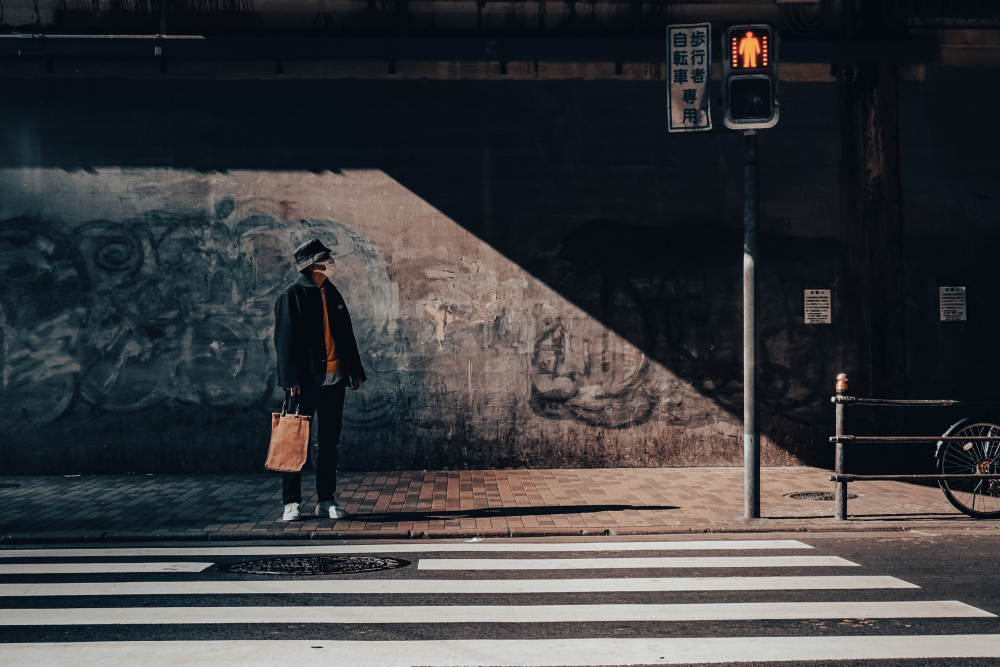 Waiting for the traffic light von Haruyo Sakamoto