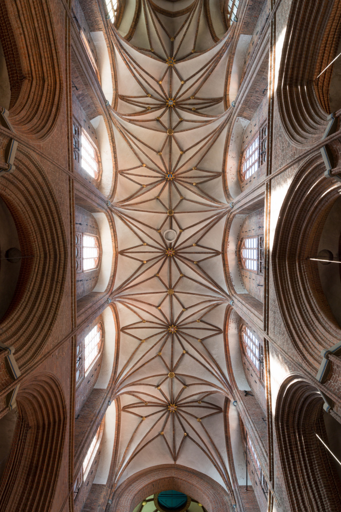 St. Nicolai, Lüneburg oder: dem Himmel so nah von Heike Rompf