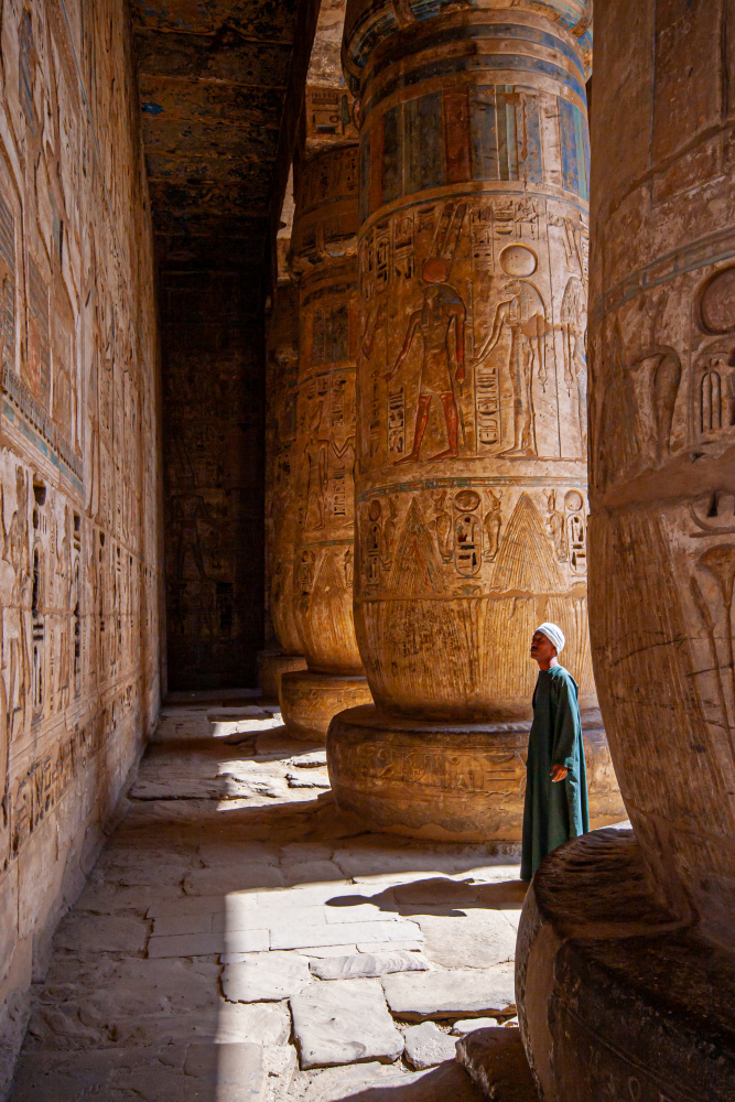 Between the pillars von Henk Goossens